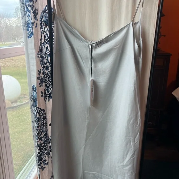 Grey lace dress with lined with silver slip - Picture 5 of 6